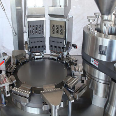 آلة تعبئة الكبسولة الأوتوماتيكية بالكامل PLC مع شاشة تعمل باللمس من ماركة Siemens الألمانية