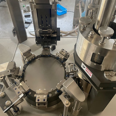 آلة تعبئة كبسولات مسحوق الأعشاب الصيدلية للأوتوماتيكية الصناعية